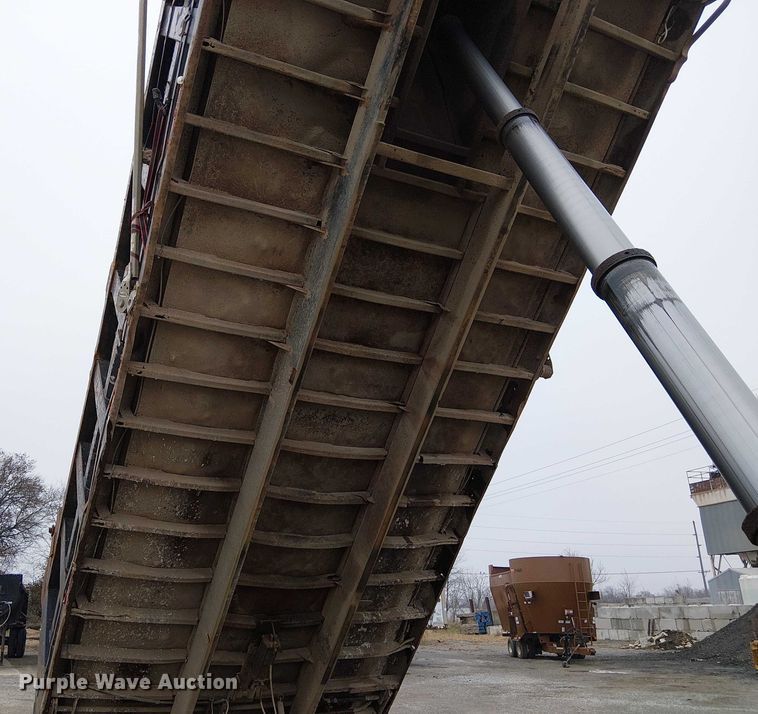 image for item FK0798 1999 Mack RD688S dump truck