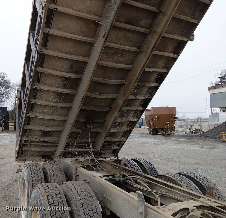 image for item FK0798 1999 Mack RD688S dump truck