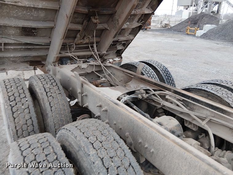 image for item FK0798 1999 Mack RD688S dump truck