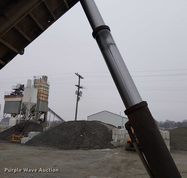 image for item FK0798 1999 Mack RD688S dump truck