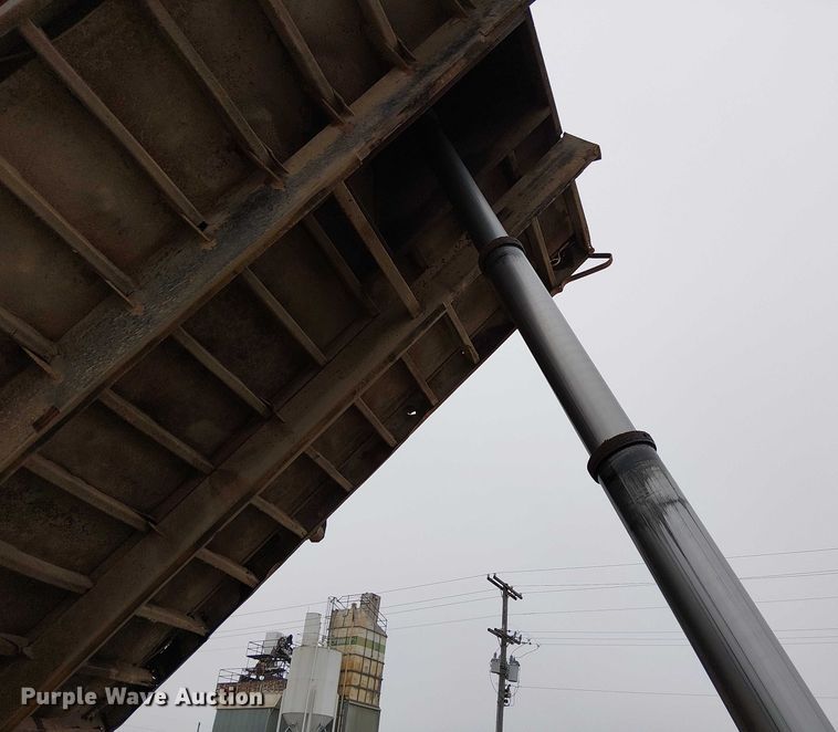 image for item FK0798 1999 Mack RD688S dump truck