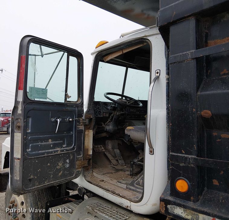 image for item FK0798 1999 Mack RD688S dump truck