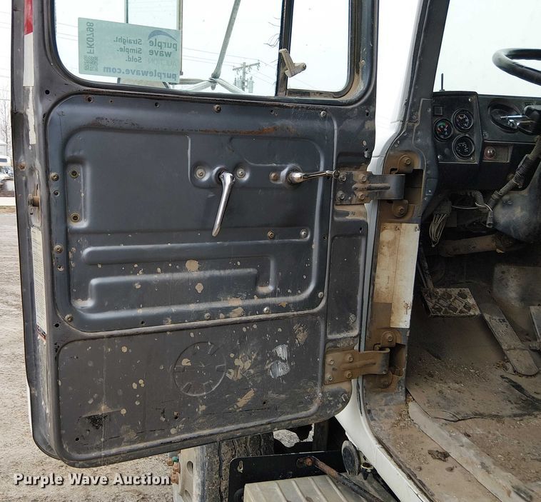 image for item FK0798 1999 Mack RD688S dump truck