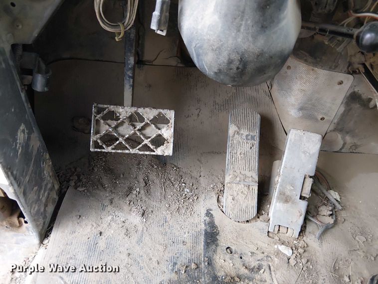 image for item FK0798 1999 Mack RD688S dump truck