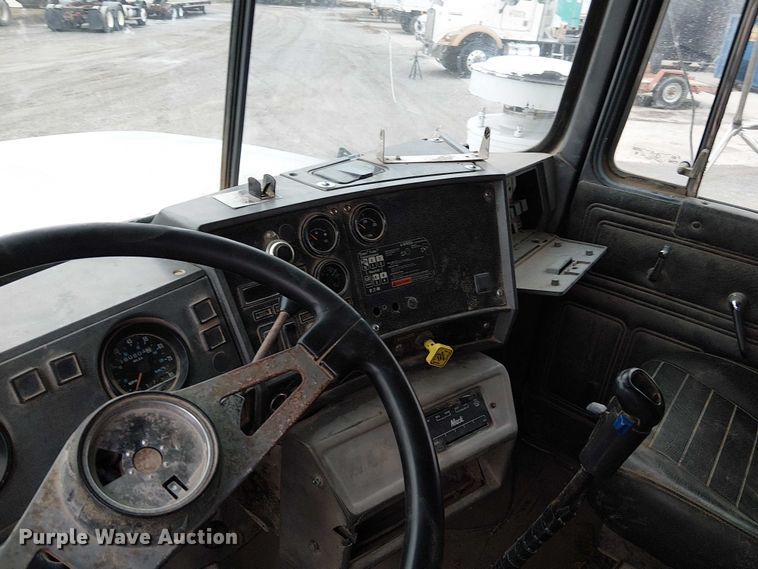 image for item FK0798 1999 Mack RD688S dump truck