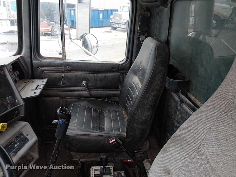 image for item FK0798 1999 Mack RD688S dump truck