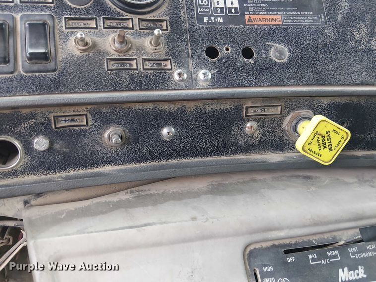 image for item FK0798 1999 Mack RD688S dump truck