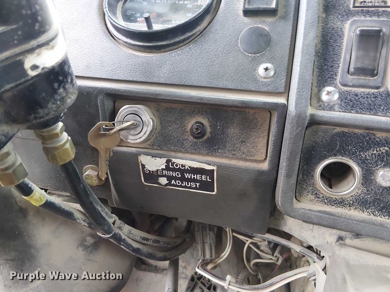 image for item FK0798 1999 Mack RD688S dump truck