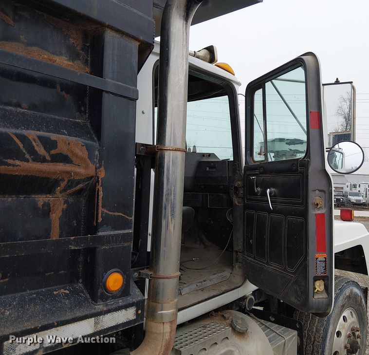 image for item FK0798 1999 Mack RD688S dump truck