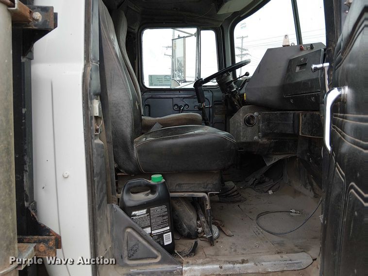 image for item FK0798 1999 Mack RD688S dump truck