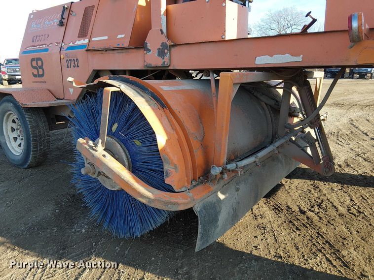 image for item FK0829 2006 Broce RJ 350 broom