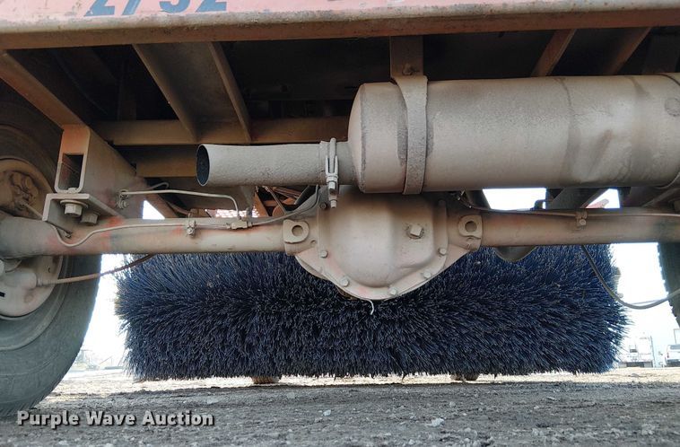 image for item FK0829 2006 Broce RJ 350 broom