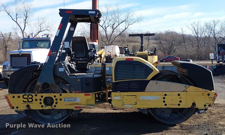 image for item FK0840 Hypac C766D double drum vibratory roller