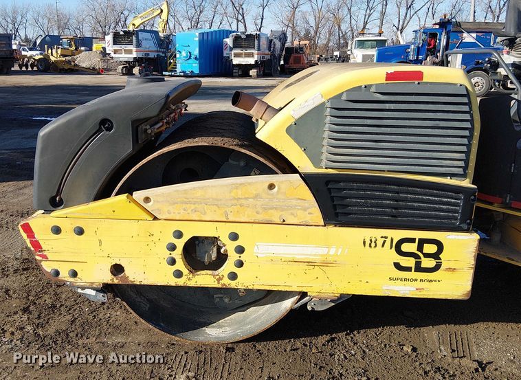 image for item FK0840 Hypac C766D double drum vibratory roller