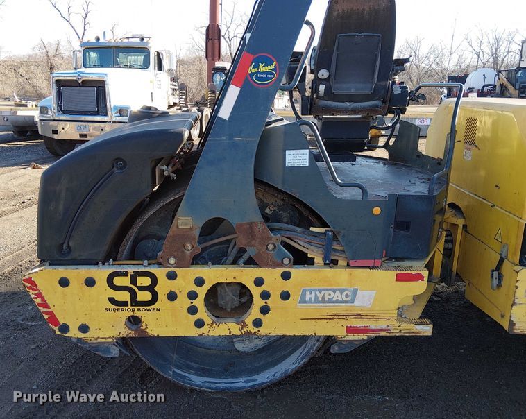 image for item FK0840 Hypac C766D double drum vibratory roller