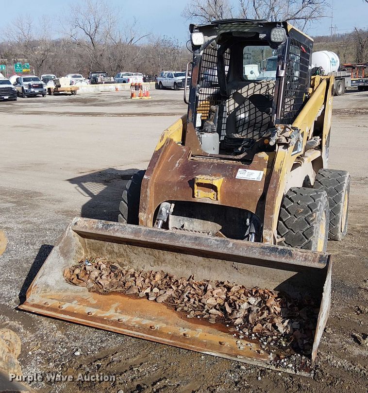 image for item FK0841 2005 Caterpillar 248B skid steer loader