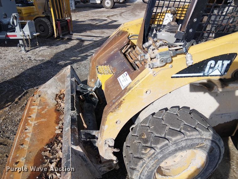 image for item FK0841 2005 Caterpillar 248B skid steer loader