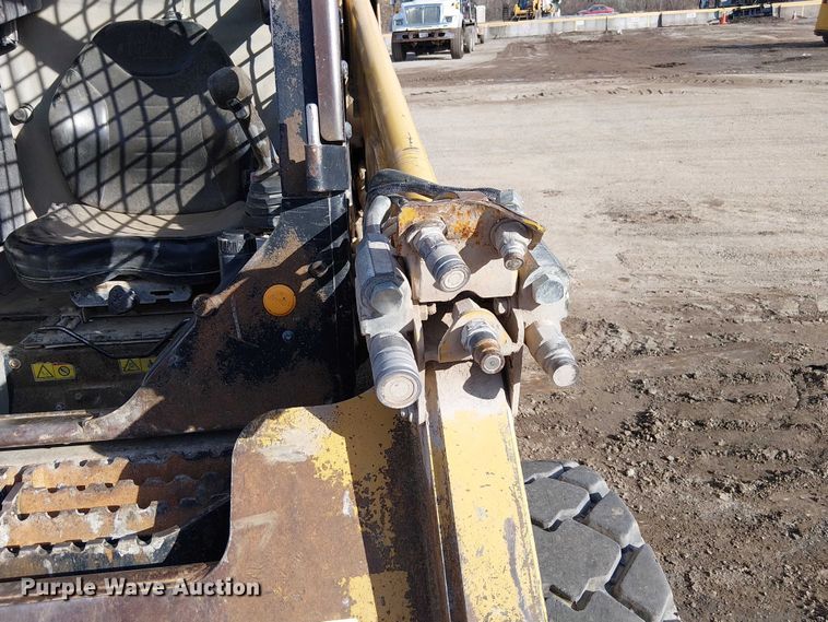 image for item FK0841 2005 Caterpillar 248B skid steer loader