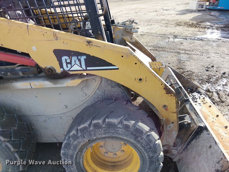 image for item FK0841 2005 Caterpillar 248B skid steer loader