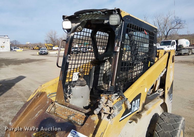 image for item FK0841 2005 Caterpillar 248B skid steer loader