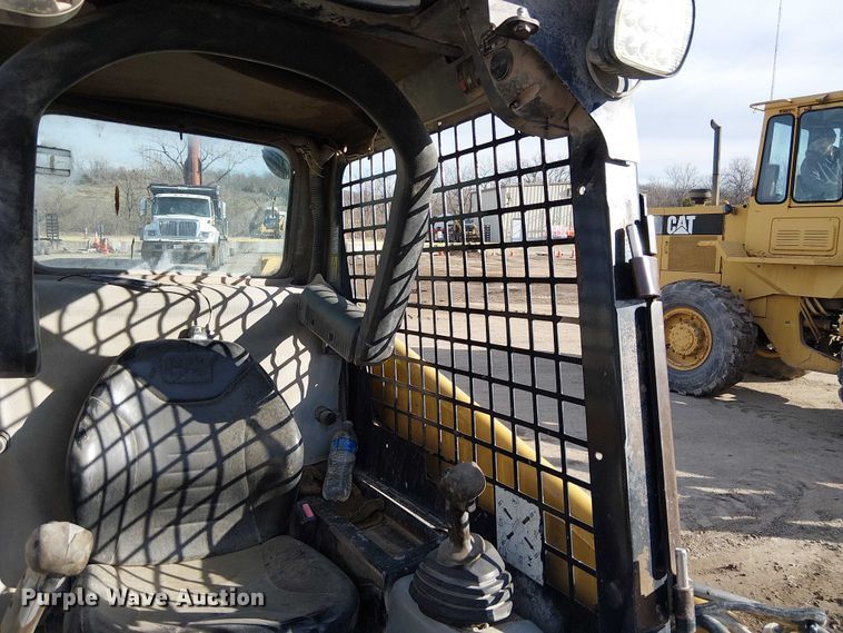 image for item FK0841 2005 Caterpillar 248B skid steer loader