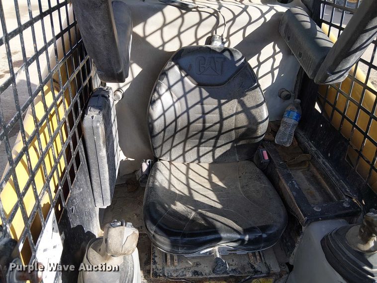 image for item FK0841 2005 Caterpillar 248B skid steer loader