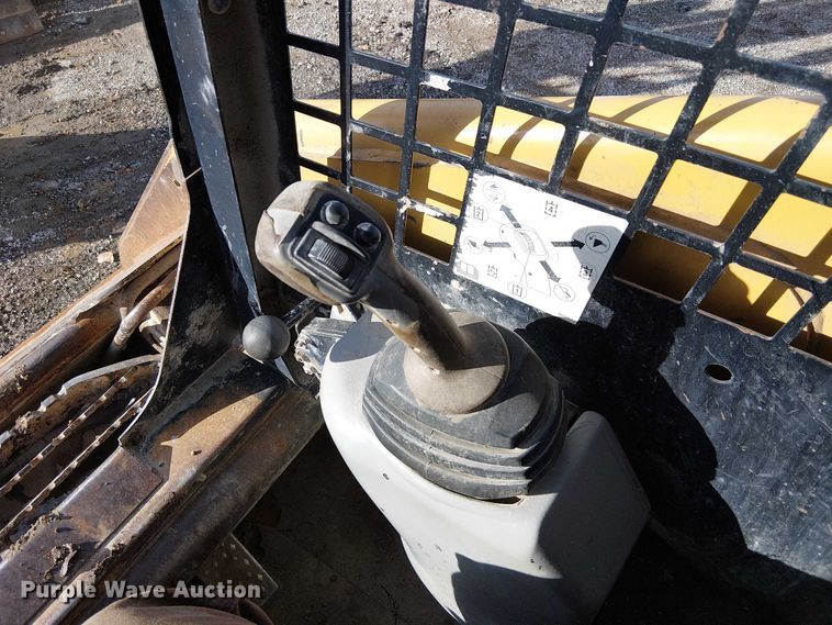 image for item FK0841 2005 Caterpillar 248B skid steer loader