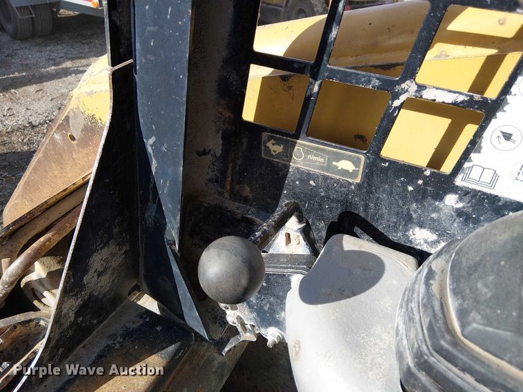 image for item FK0841 2005 Caterpillar 248B skid steer loader