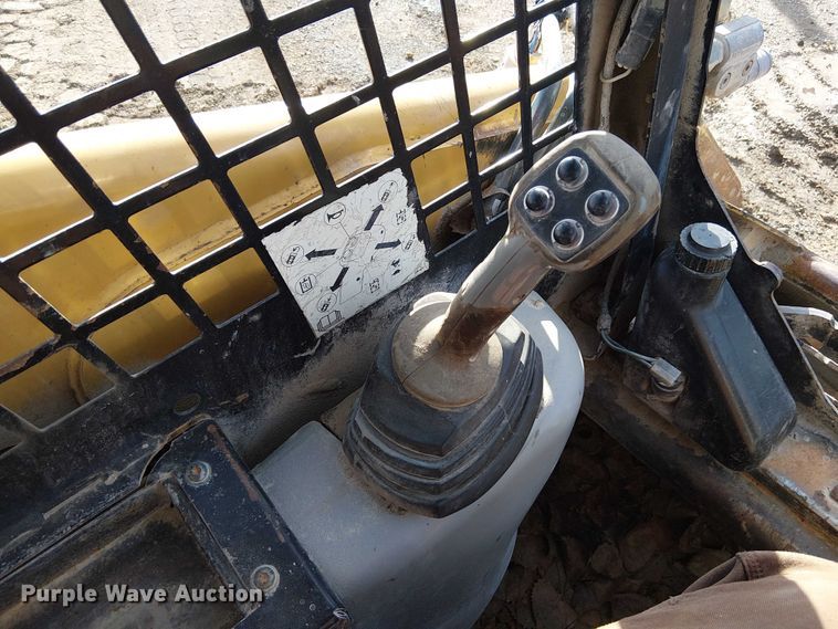 image for item FK0841 2005 Caterpillar 248B skid steer loader