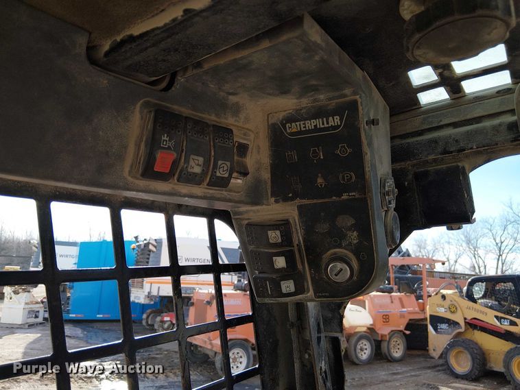 image for item FK0841 2005 Caterpillar 248B skid steer loader