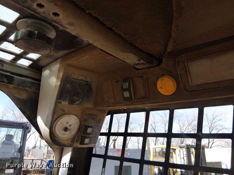 image for item FK0841 2005 Caterpillar 248B skid steer loader