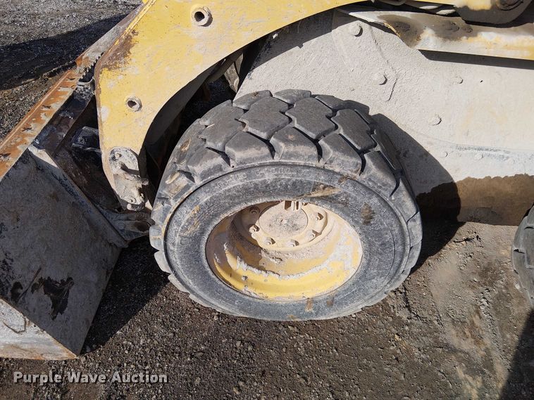 image for item FK0841 2005 Caterpillar 248B skid steer loader