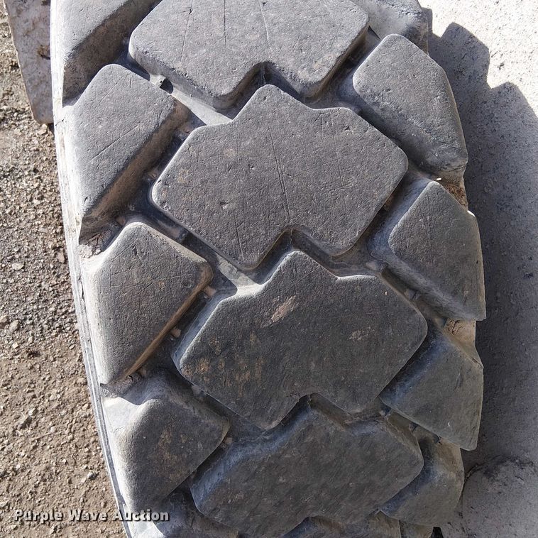 image for item FK0841 2005 Caterpillar 248B skid steer loader