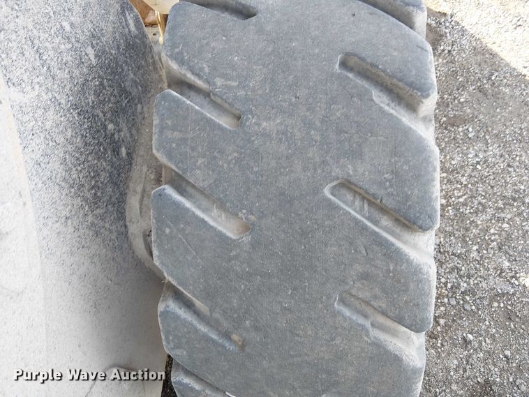 image for item FK0841 2005 Caterpillar 248B skid steer loader