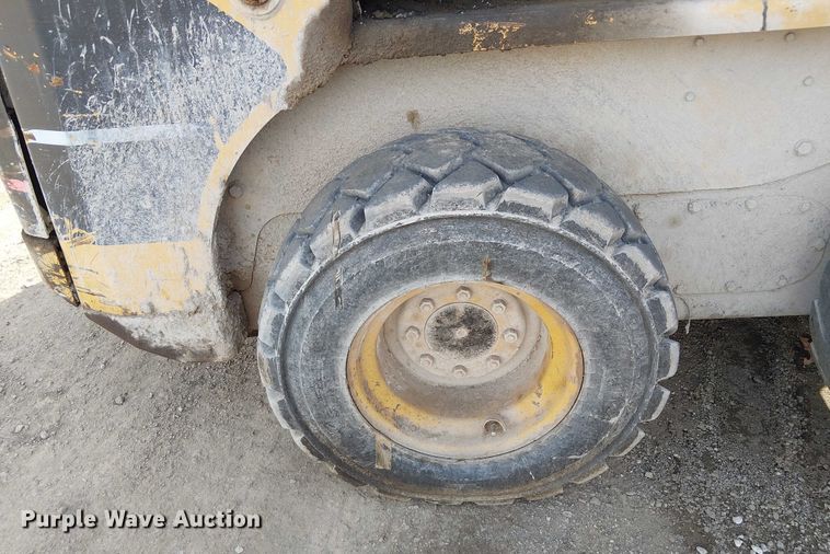 image for item FK0841 2005 Caterpillar 248B skid steer loader