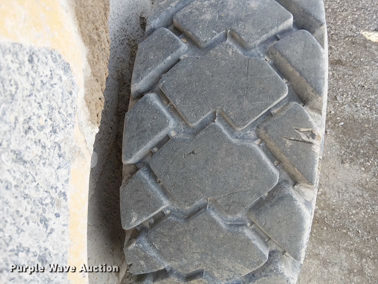 image for item FK0841 2005 Caterpillar 248B skid steer loader