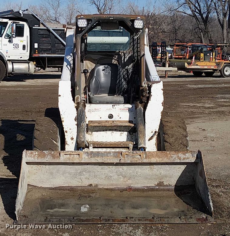image for item FK0843 2003 Bobcat S250 skid steer loader