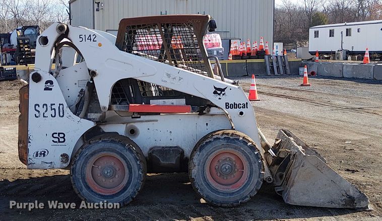 image for item FK0843 2003 Bobcat S250 skid steer loader