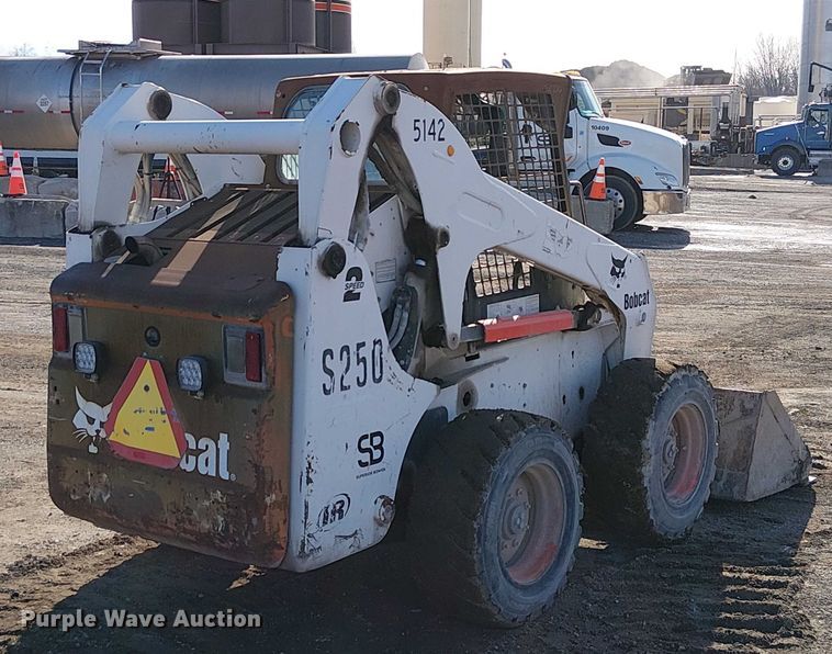 image for item FK0843 2003 Bobcat S250 skid steer loader