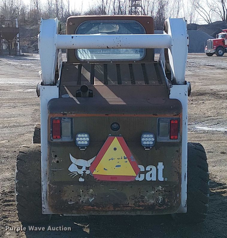 image for item FK0843 2003 Bobcat S250 skid steer loader