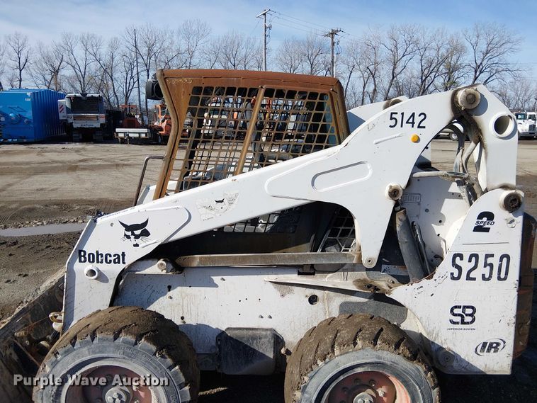 image for item FK0843 2003 Bobcat S250 skid steer loader
