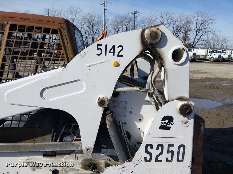 image for item FK0843 2003 Bobcat S250 skid steer loader