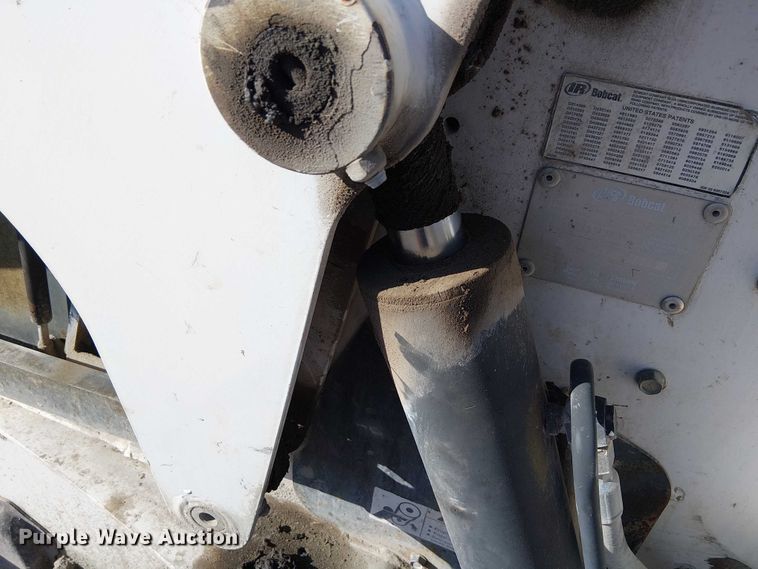 image for item FK0843 2003 Bobcat S250 skid steer loader