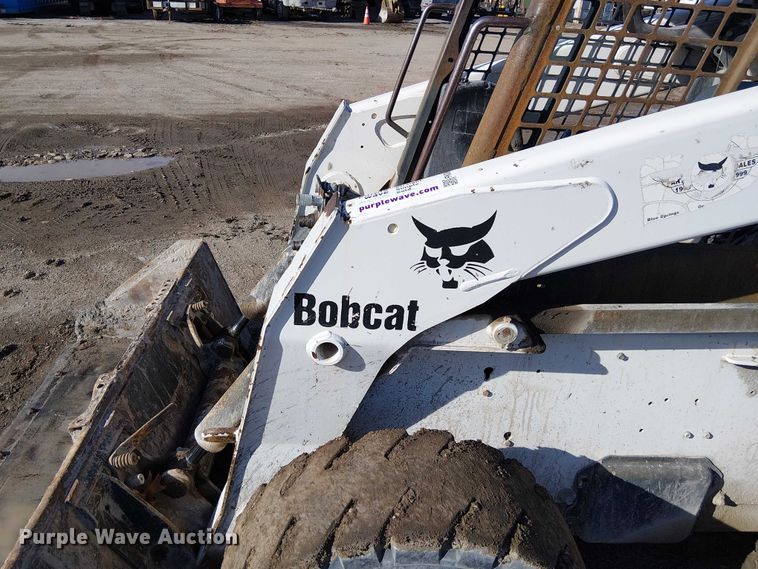 image for item FK0843 2003 Bobcat S250 skid steer loader