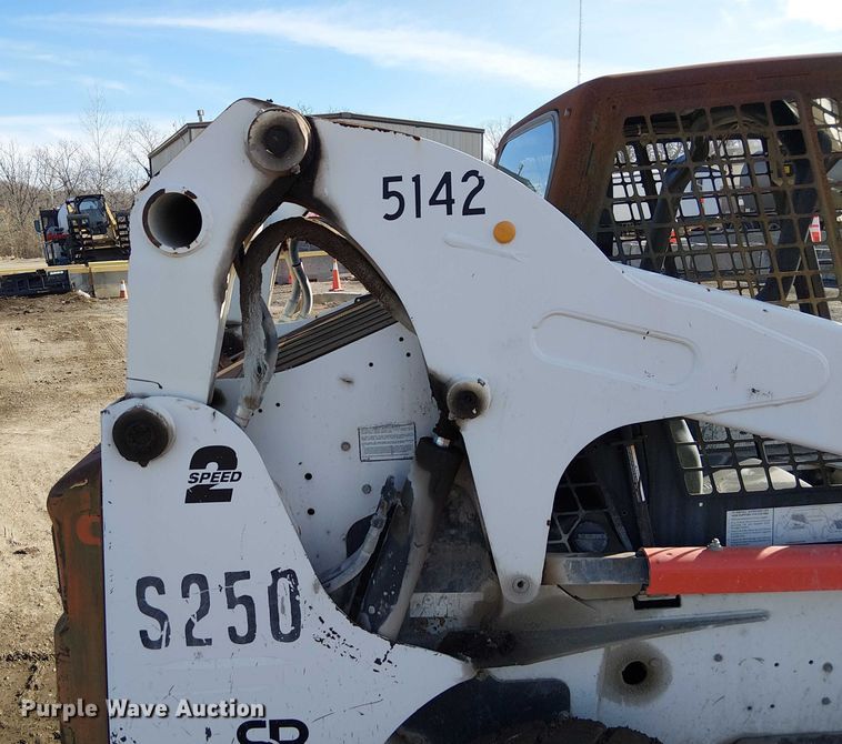 image for item FK0843 2003 Bobcat S250 skid steer loader