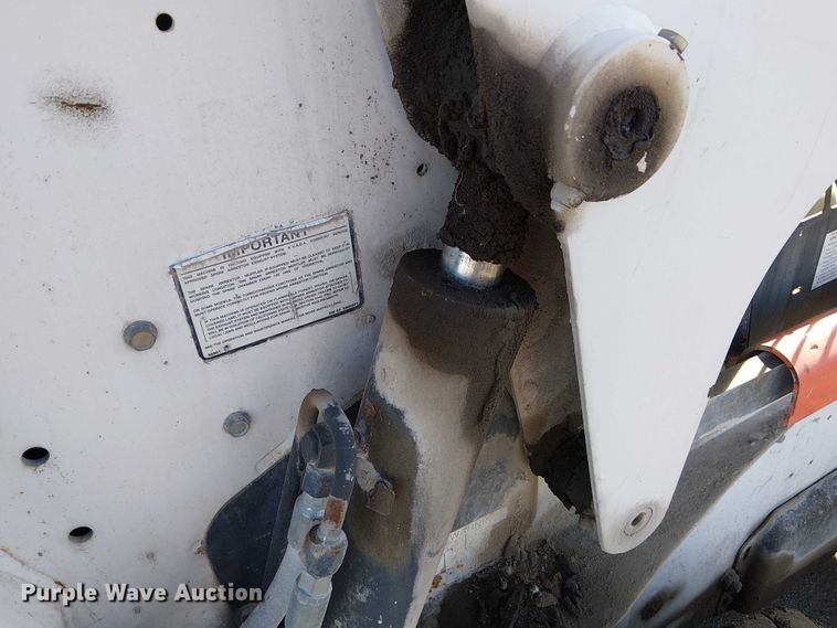 image for item FK0843 2003 Bobcat S250 skid steer loader