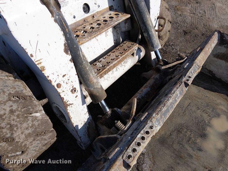 image for item FK0843 2003 Bobcat S250 skid steer loader