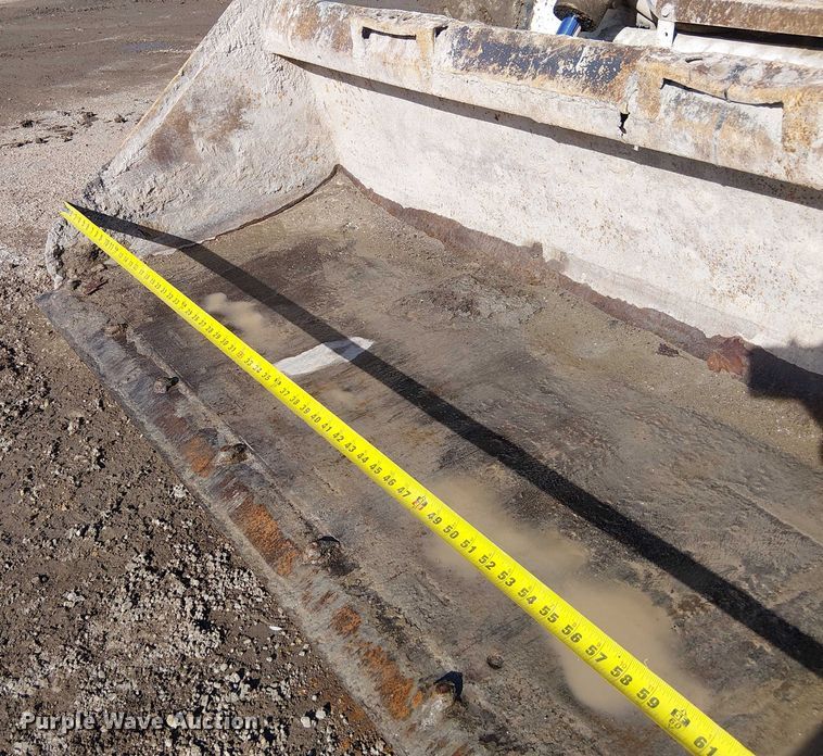 image for item FK0843 2003 Bobcat S250 skid steer loader