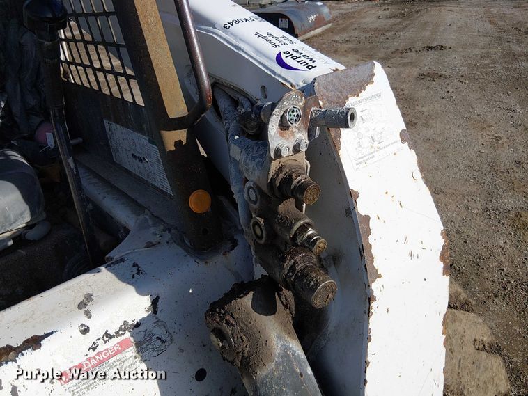 image for item FK0843 2003 Bobcat S250 skid steer loader