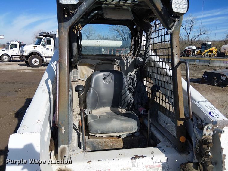 image for item FK0843 2003 Bobcat S250 skid steer loader